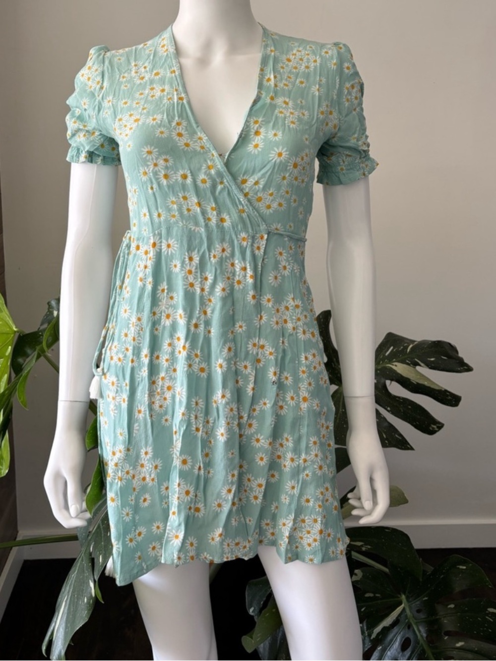 Faithfull The Brand Mira Floral Mini Dress Sz XS 100% Authentic❤️ - Picture 2 of 9